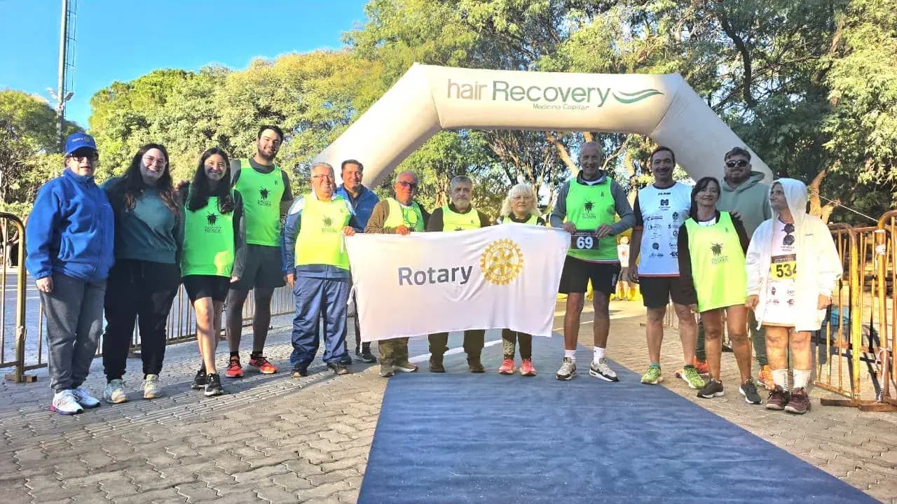 Staff del Rotary Club Mendoza Sur en la línea de llegada